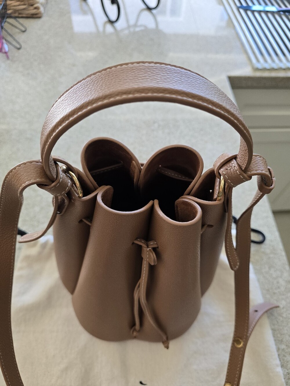 Polène Numéro Huit Tan Pebbled Leather Bucket Handbag/shoulder bag/ crossbody - Picture 2 of 13